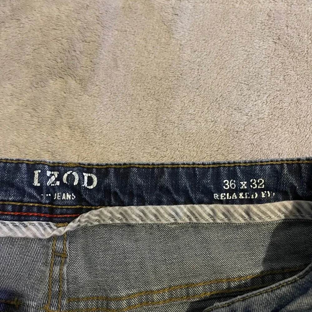 IZOD Jeans Mens 36x32 Blue Relaxed Fit Straight Leg Denim Stretch Medium Wash